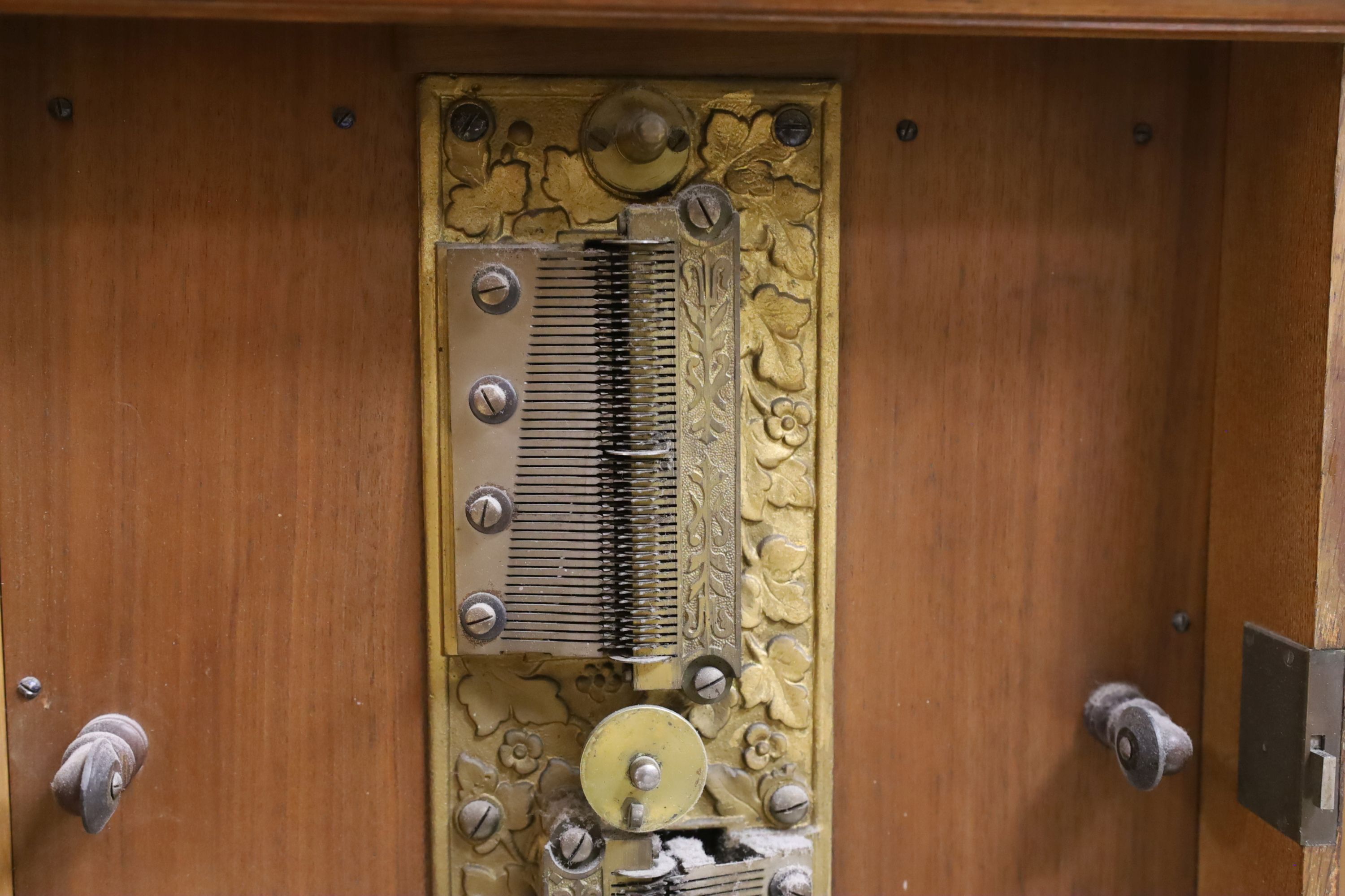 An oak cased penny operated polyphon (a.f.), with one 12 inch disc, dimensions; 76cm high, 52cm wide, 32cm deep